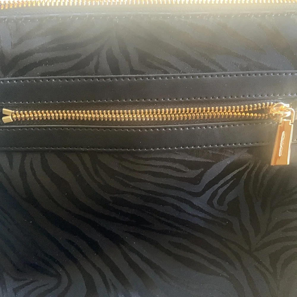 EUC Authentic Michael Kors crossbody purse - Picture 5 of 10